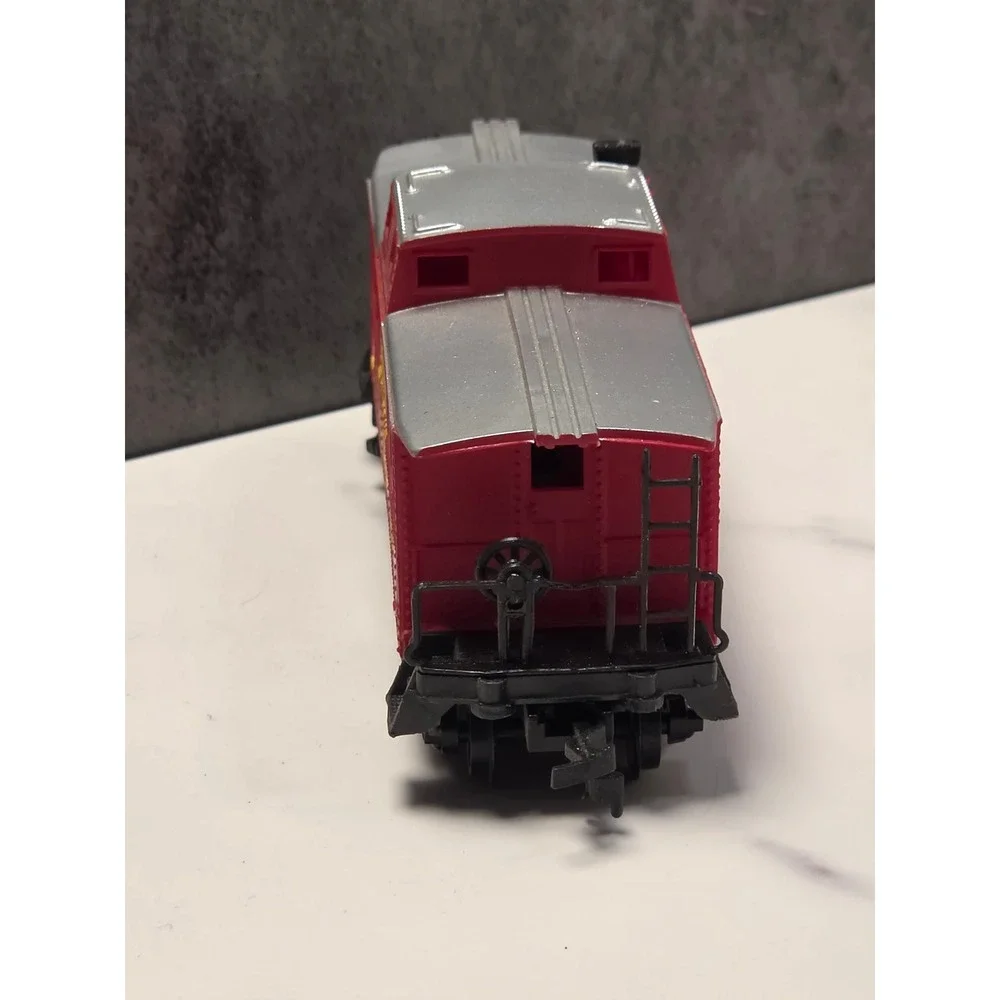 Life-Like HO Scale Santa Fe Caboose ATSF 999850 Red Model Train Car with Box
